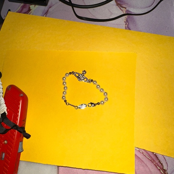 Vivienne Westwood Gold and Pearl Bracelet - Picture 6 of 11